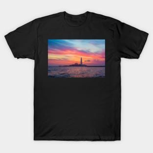 St Marys lighthouse sunrise T-Shirt